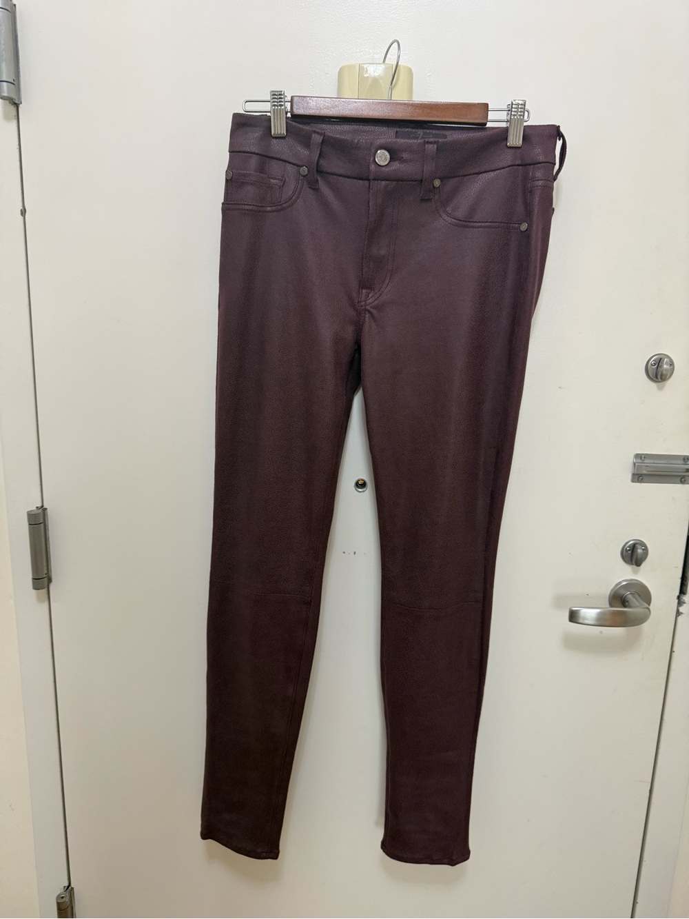 7 For All Mankind Skinny Jeans in Deep Wine size 29